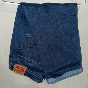 Size 31 denim Levi’s cropped jeans